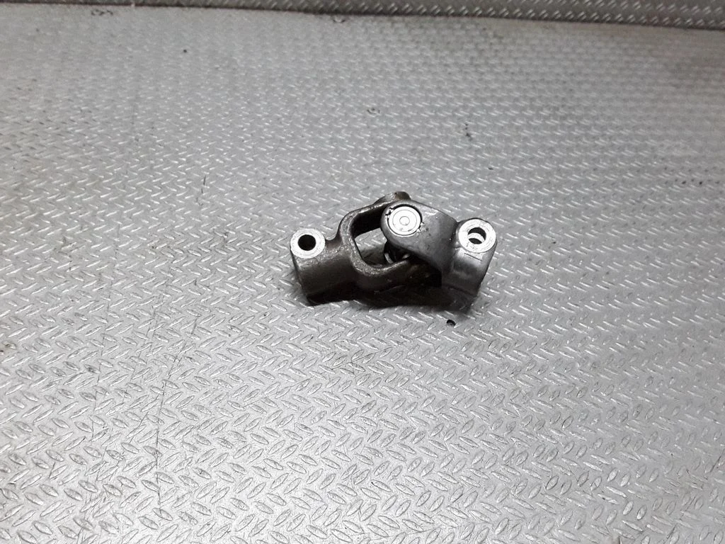 Steering column universal joint – Toyota Yaris Verso (1999-2005)