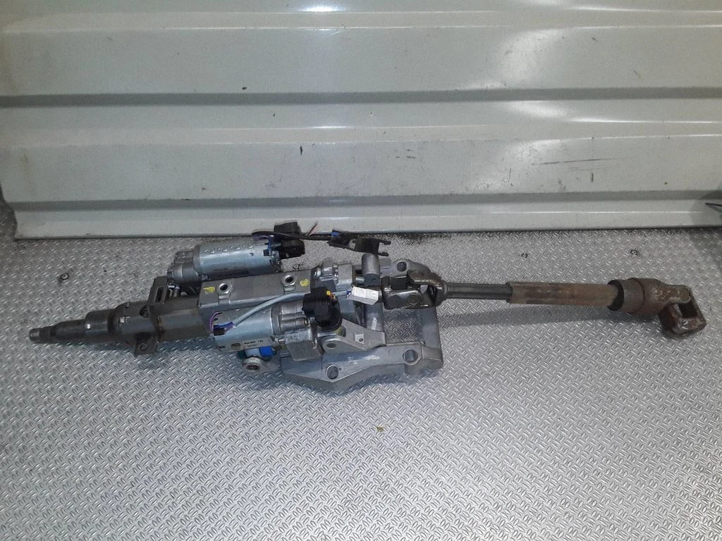 Steering wheel axle 404598 – Lancia Thesis (2002-2009)