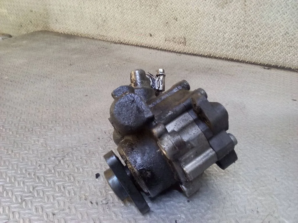 Power steering pump – Audi A8 S8 D3 4E (2002-2009)