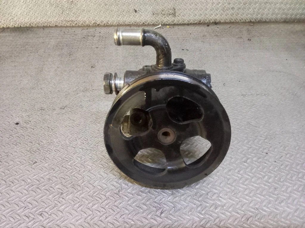 Power steering pump – Mitsubishi Outlander (2007-2012)
