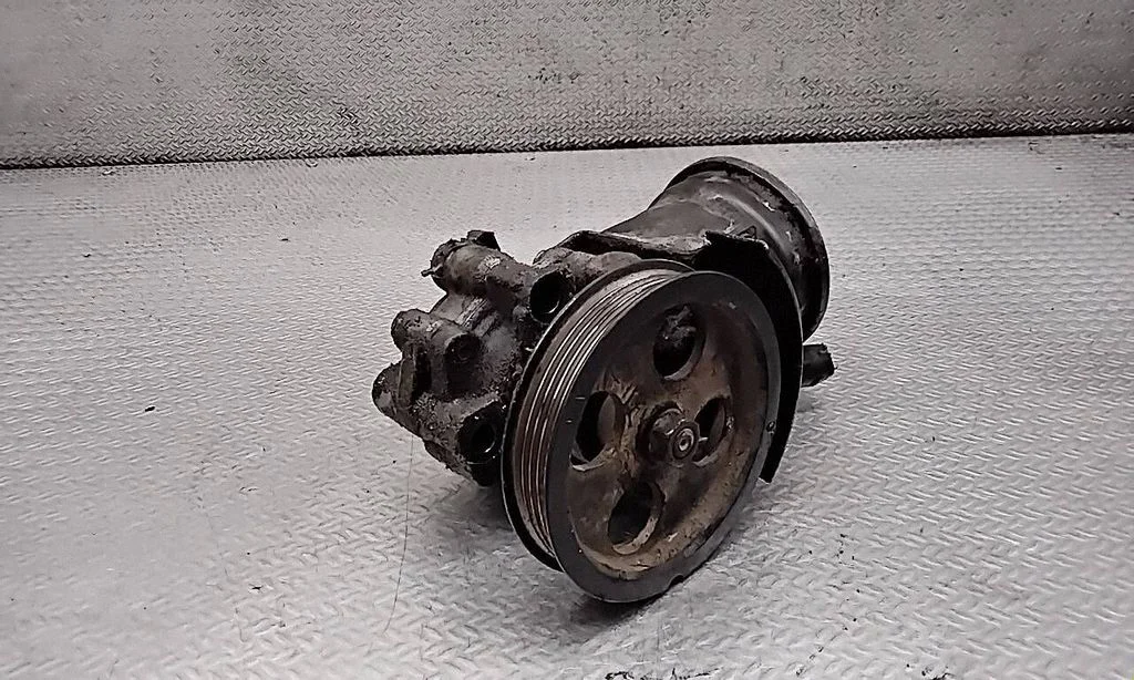 Power steering pump – Toyota Previa (XR30, XR40) II (2000-2006)