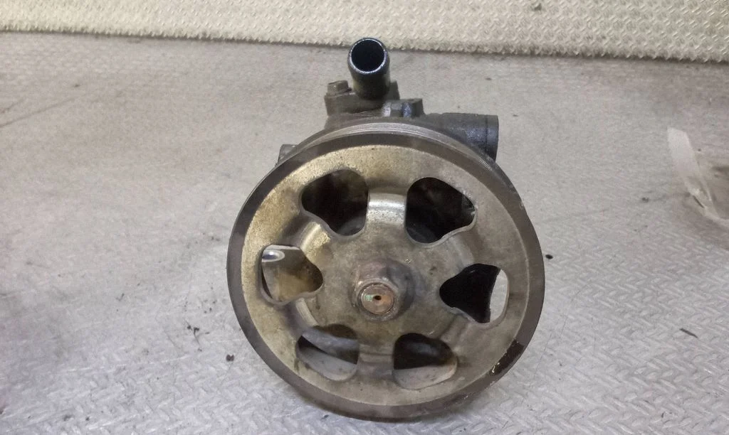 Power steering pump – Honda FR-V (2004-2009)