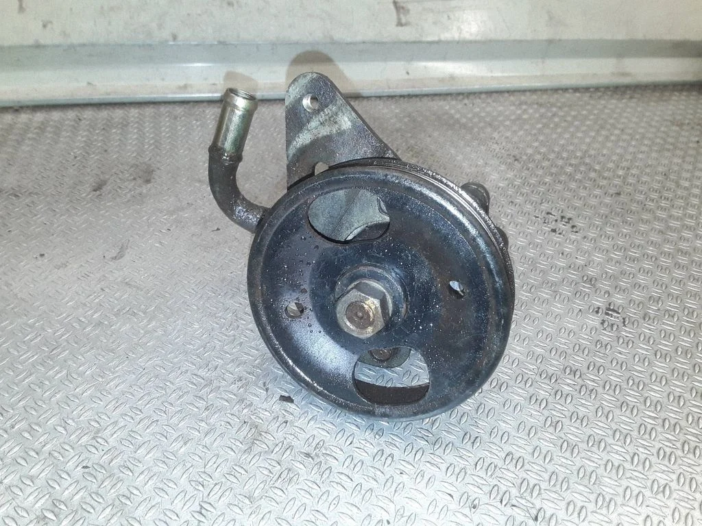 Power steering pump – Nissan Murano Z50 (2002-2008)