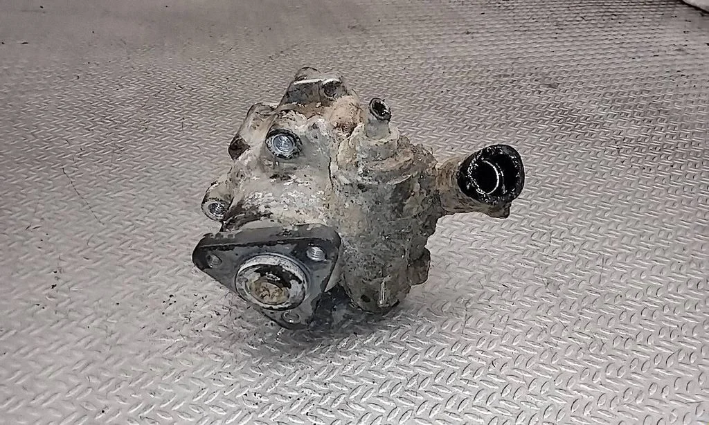 Power steering pump – Land Rover Discovery (1989-1998)