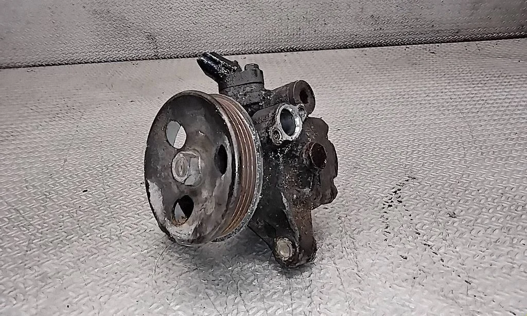 Power steering pump – Honda FR-V (2004-2009)