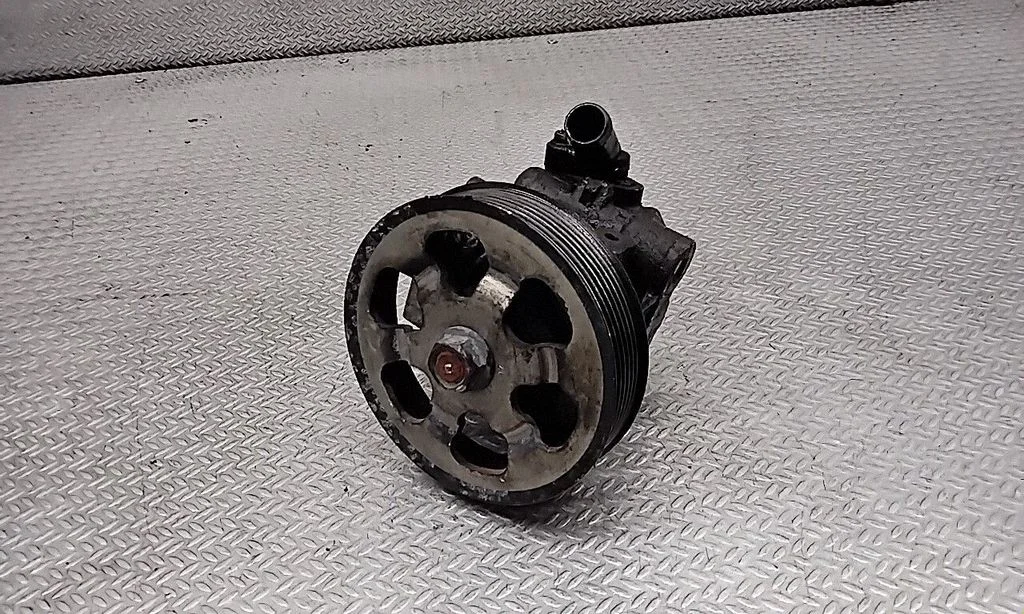 Power steering pump – Honda FR-V (2004-2009)