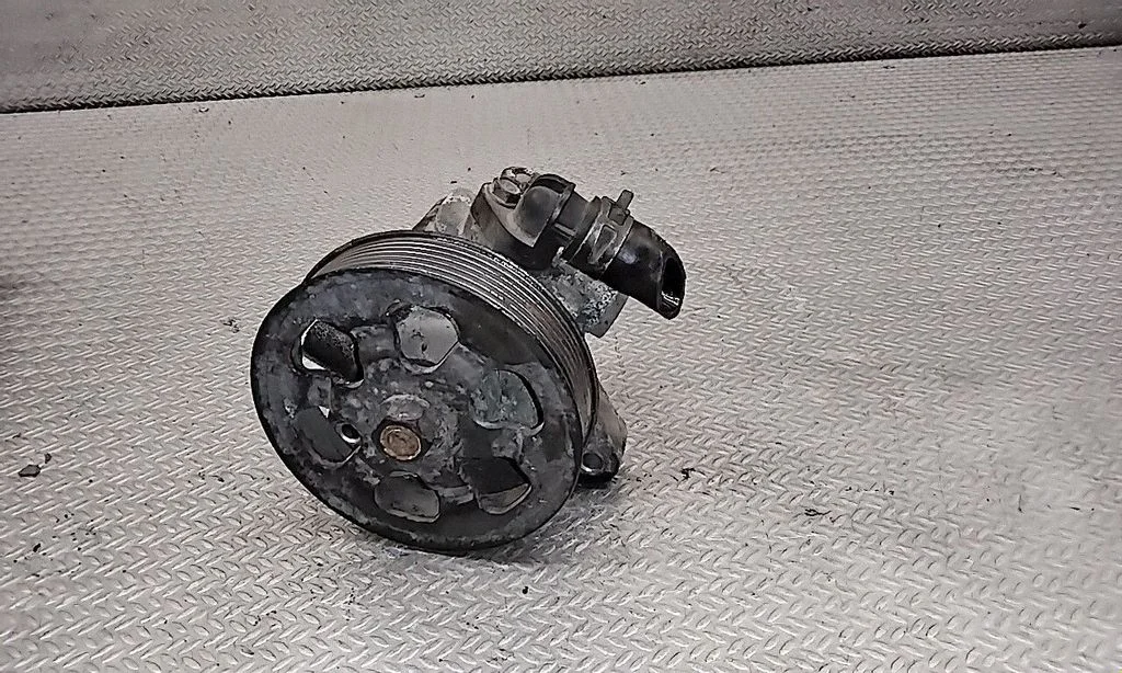 Power steering pump – Honda FR-V (2004-2009)