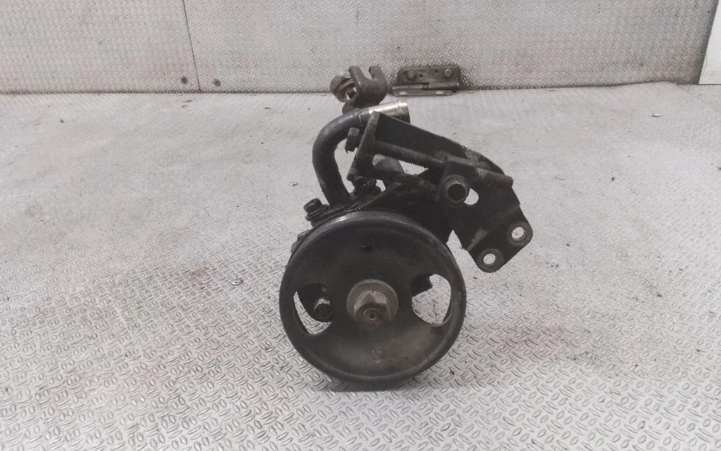Power steering pump – Nissan Murano Z50 (2002-2008)