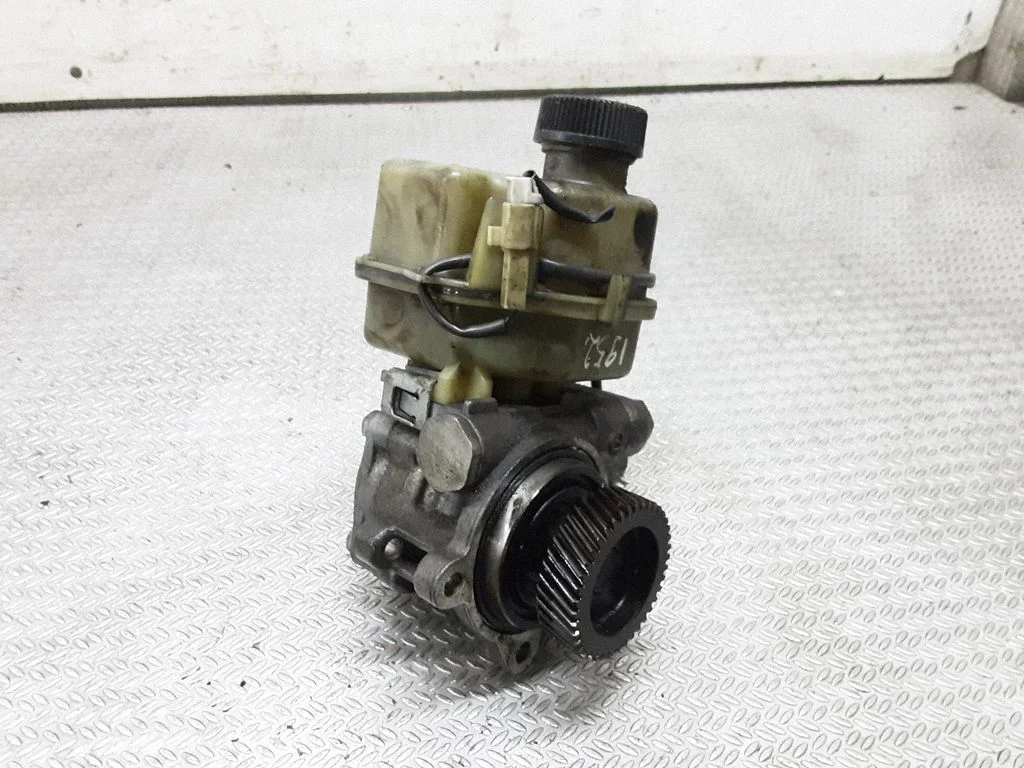Power steering pump – Mazda 5 (2005-2010)