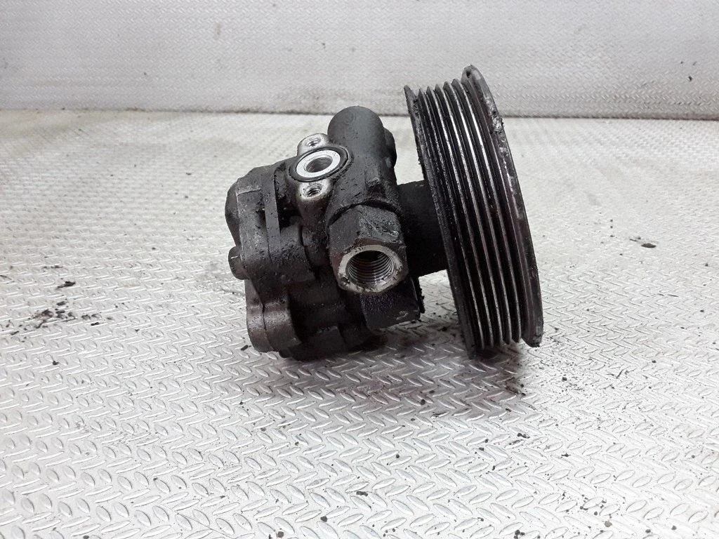 Power steering pump – KIA Carens I (1999-2006)