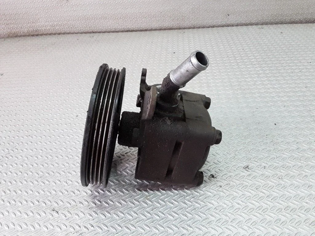 Power steering pump – Nissan Almera N16 (2000-2010)