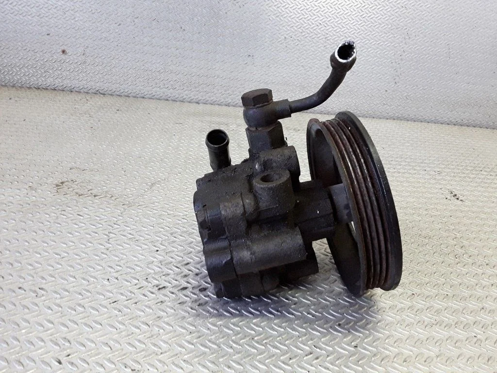 Roolivõimendi pump