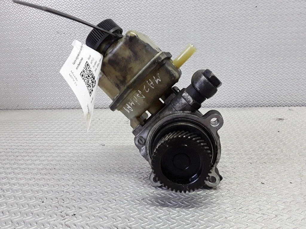 Power steering pump – Mazda MPV II LW (1999-2007)