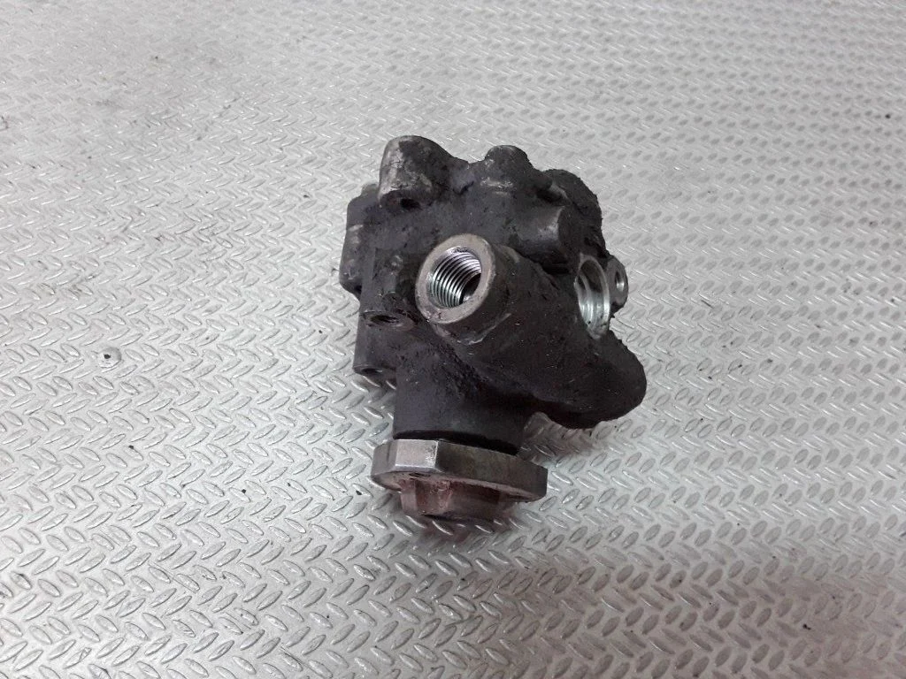 Power steering pump – KIA Carens I (1999-2006)