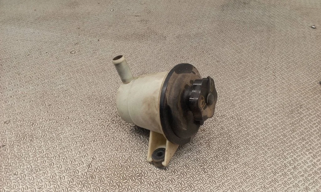 Power steering fluid tank/reservoir – Ford Maverick (2001-2007)
