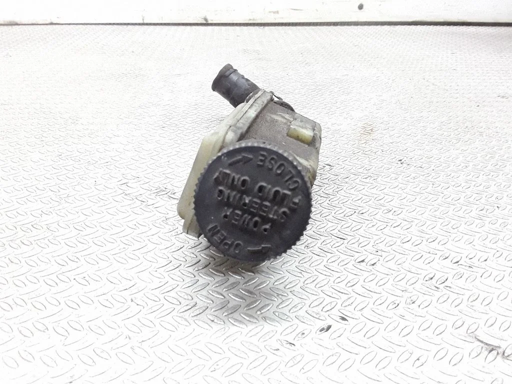 Power steering fluid tank/reservoir – Mazda 3 I (2003-2006)
