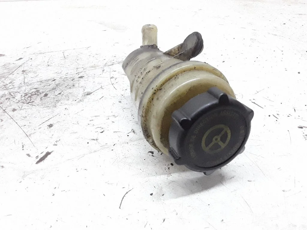Power steering fluid tank/reservoir – Ford Focus (1998-2004)