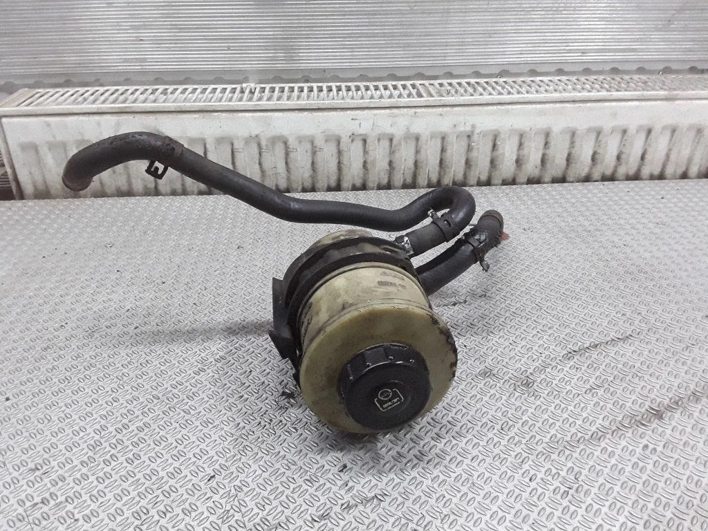 Power steering fluid tank/reservoir – Renault Megane I (1995-2002)