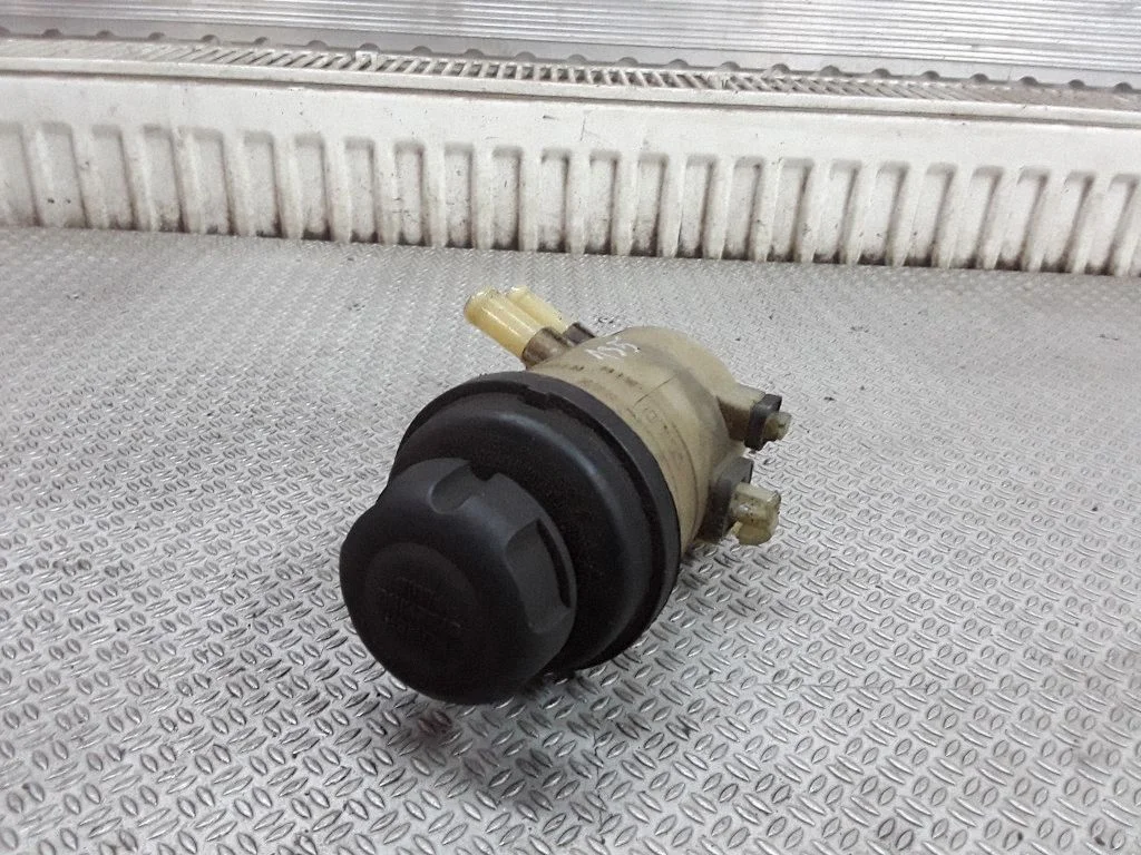 Power steering fluid tank/reservoir – Hyundai Tucson JM (2004-2009)