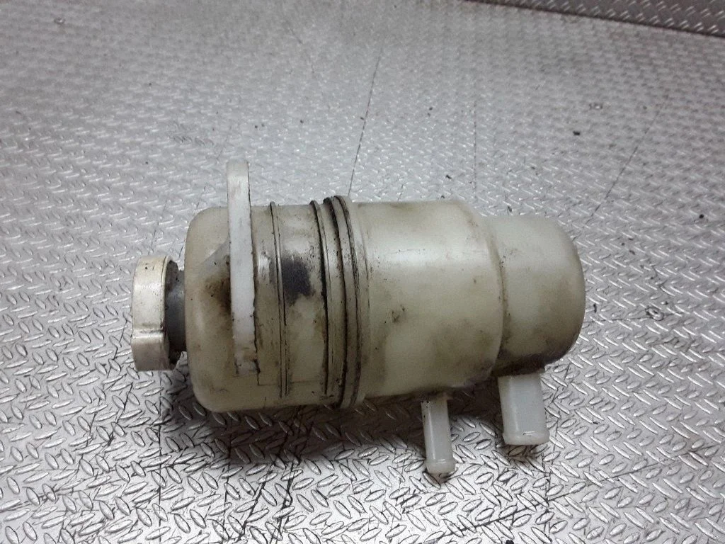 Power steering fluid tank/reservoir – Mitsubishi Outlander (2001-2007)