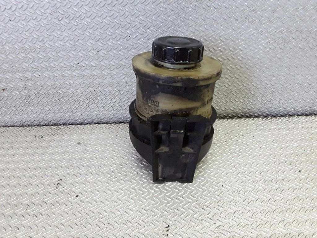 Power steering fluid tank/reservoir – Renault Megane I (1995-2002)
