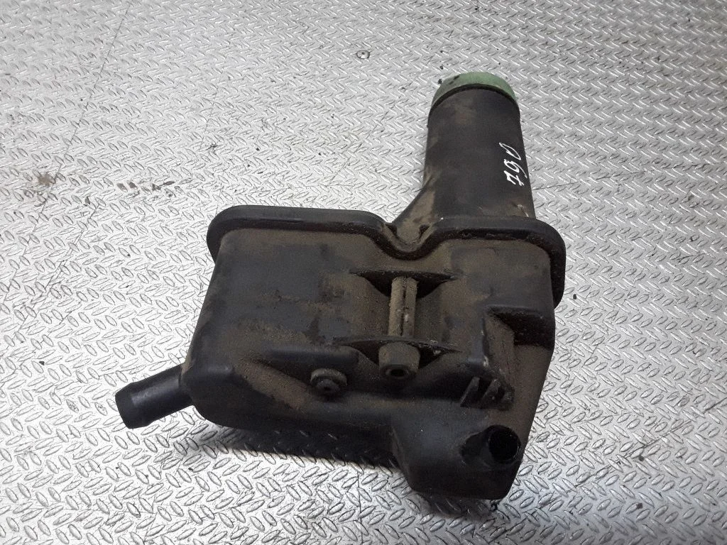 Power steering fluid tank/reservoir – Volkswagen Jetta III (1992-1999)