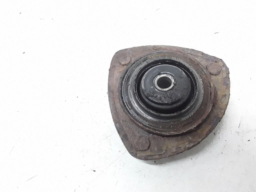 Front upper strut mount – Land Rover Freelander (1996-2006)