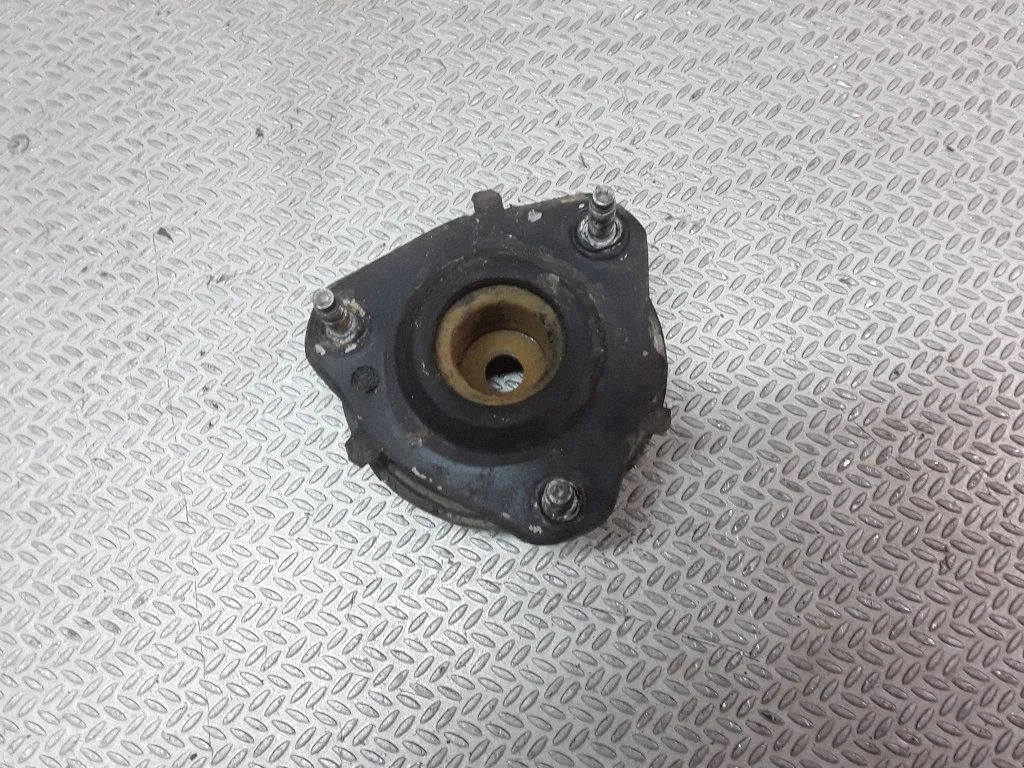 Front upper strut mount