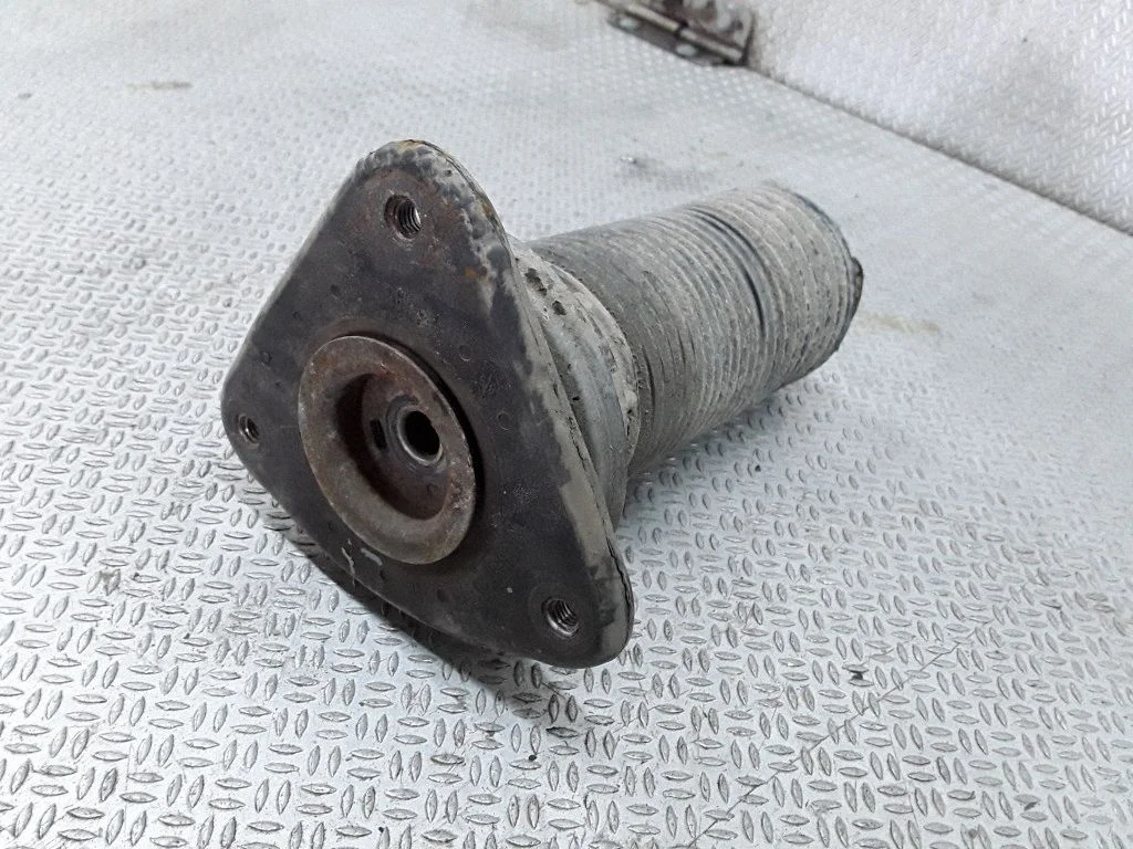 Front upper strut mount – Ford Focus C-MAX (2003-2010)