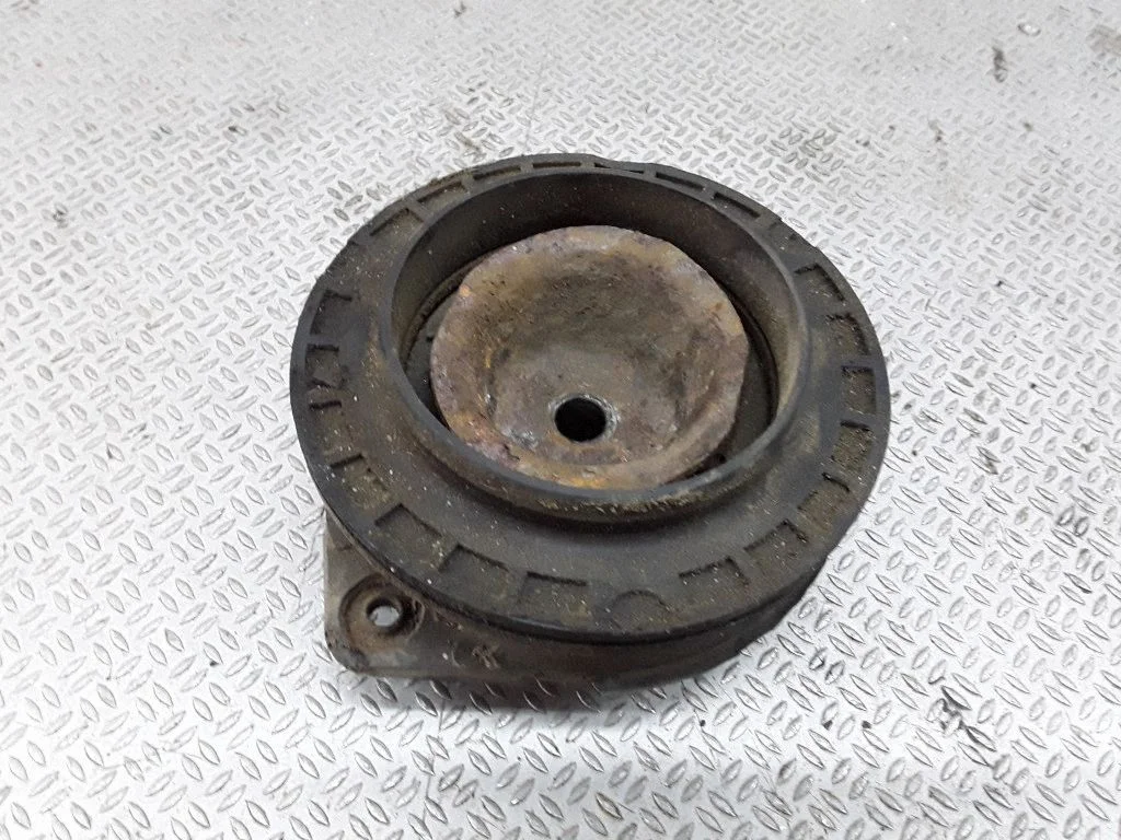 Front upper strut mount