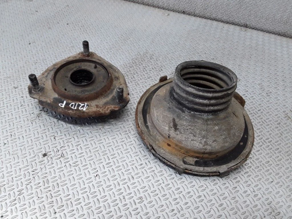 Front upper strut mount – Toyota RAV 4 (XA20) (2000-2005)