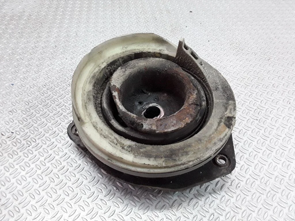 Front upper strut mount – Renault Megane II (2002-2005)