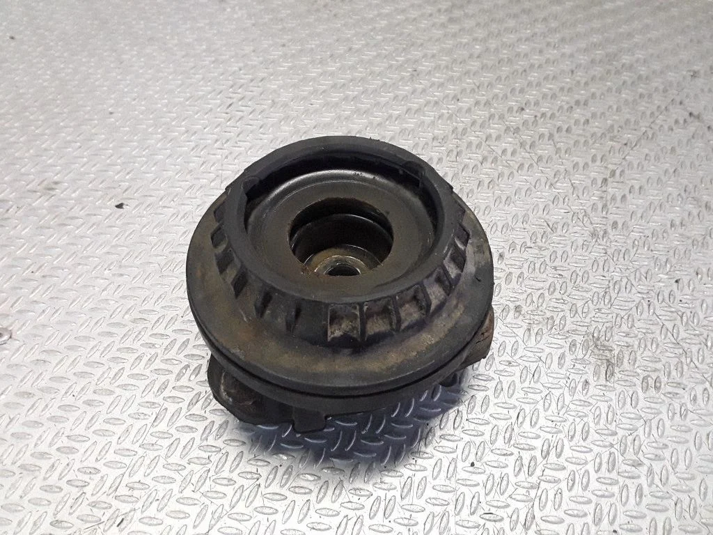 Front upper strut mount – Ford Mondeo Mk III (2000-2007)