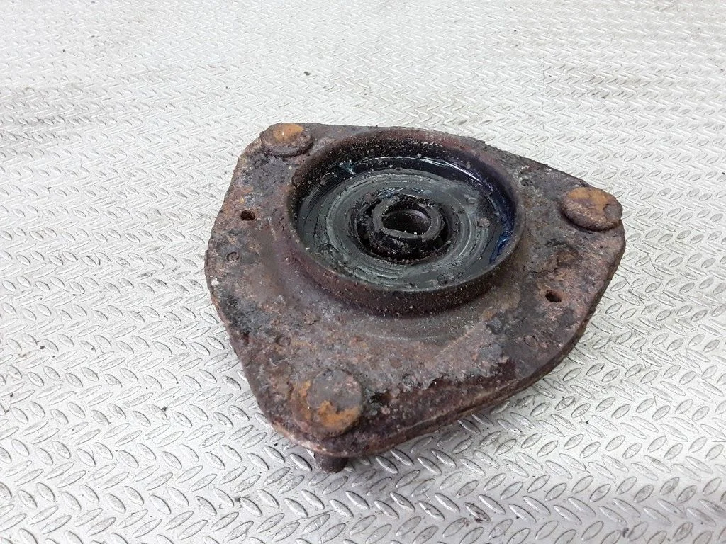 Łożysko górnego mocowania amortyzatora – Toyota Avensis T250 (2003-2006)