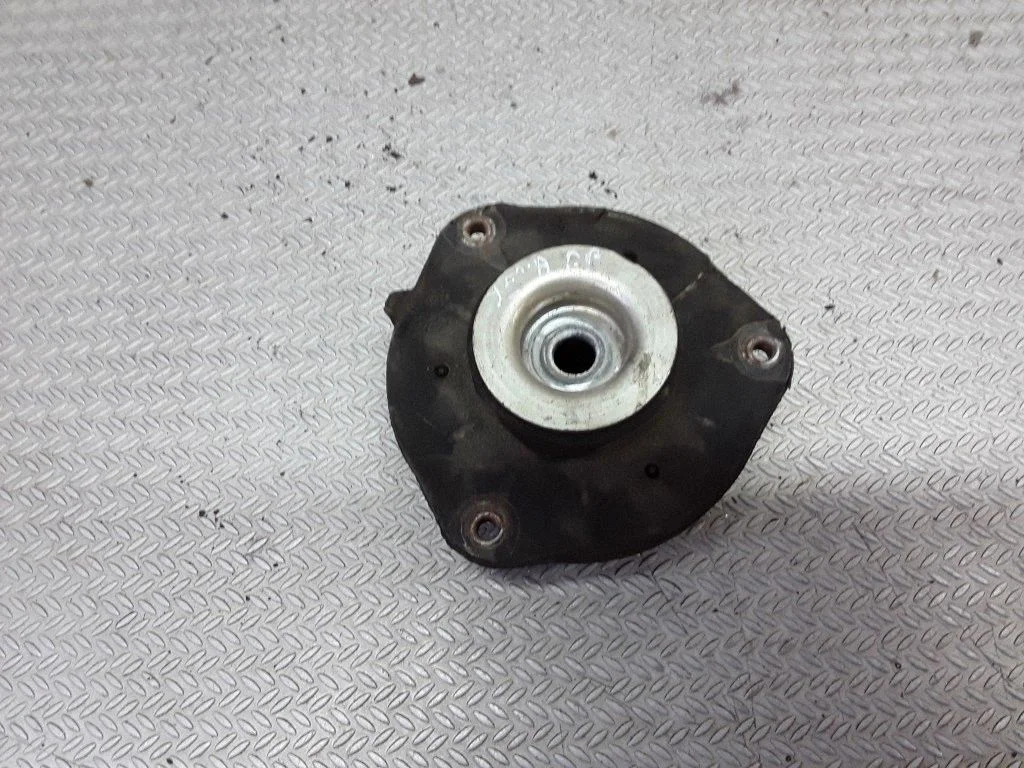 Front upper strut mount – Volkswagen Jetta V (2005-2010)
