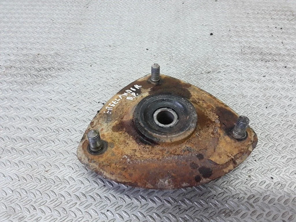 Front upper strut mount – Land Rover Freelander (1996-2006)