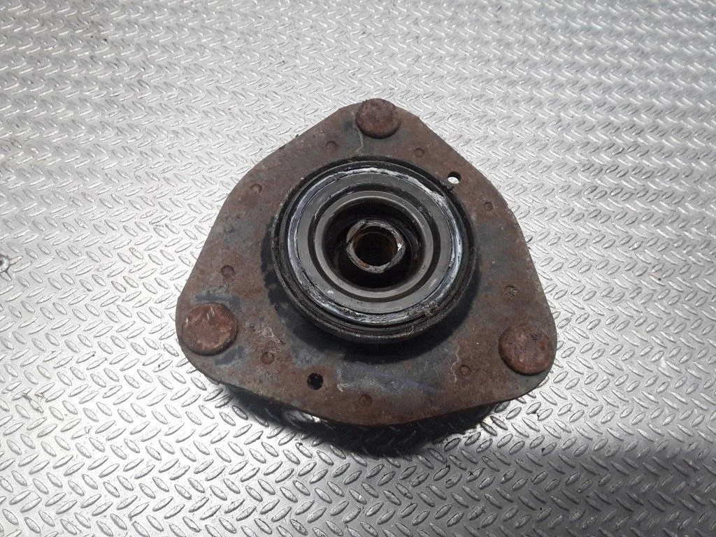 Łożysko górnego mocowania amortyzatora – Toyota Avensis T250 (2003-2006)