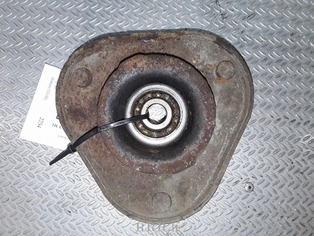 Front upper strut mount – Toyota Avensis T250 (2003-2006)