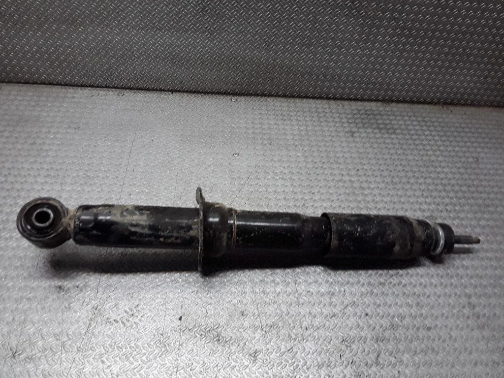 Front shock absorber/damper – Toyota Hilux (N80, N90, N100, N110) (1988-1997)
