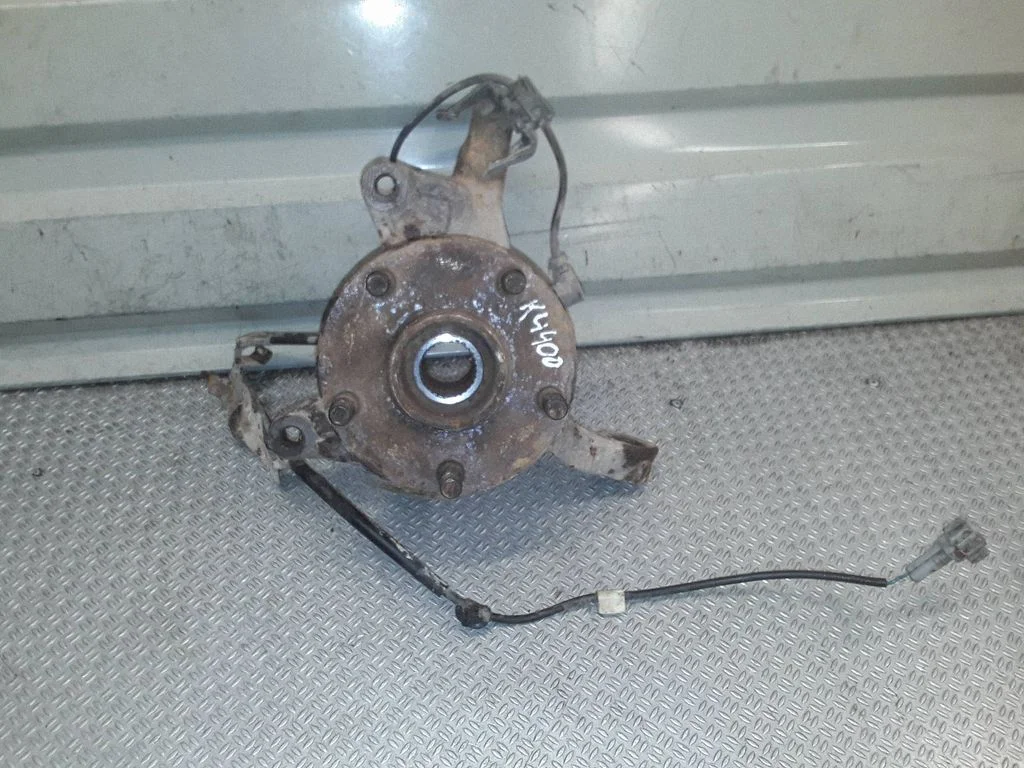 Front wheel hub spindle knuckle – Toyota Previa (XR30, XR40) II (2000-2006)