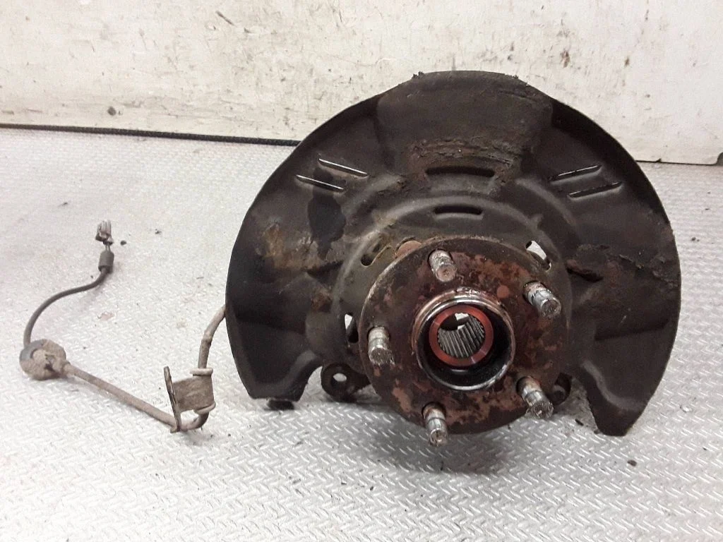Priekšējais rumbas turētājs (šarnīra dakša) – Subaru Forester SH (2008-2013)