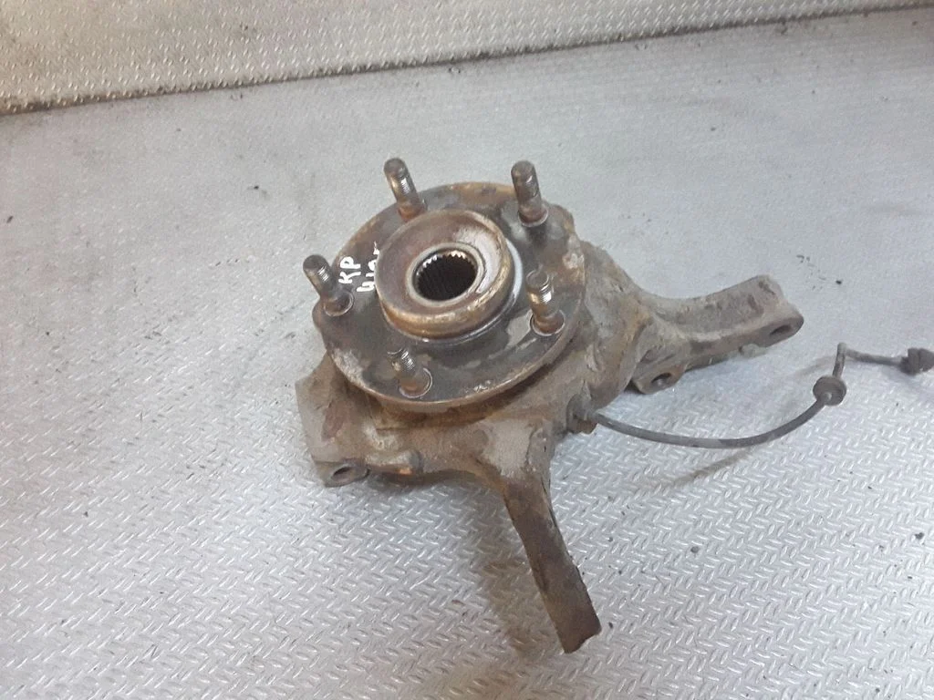 Front wheel hub spindle knuckle – Renault Koleos I (2008-2016), left