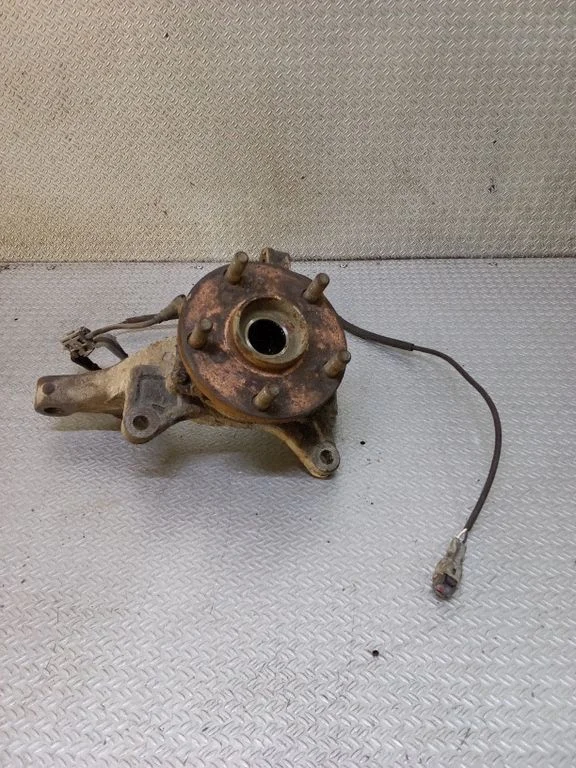 Front wheel hub spindle knuckle – Toyota Previa (XR30, XR40) II (2000-2006)