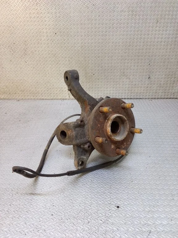 Front wheel hub spindle knuckle – Toyota Previa (XR30, XR40) II (2000-2006)