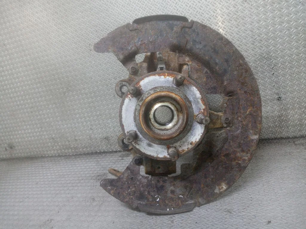 Front wheel hub spindle knuckle – Volvo C30 (2007-2010), left