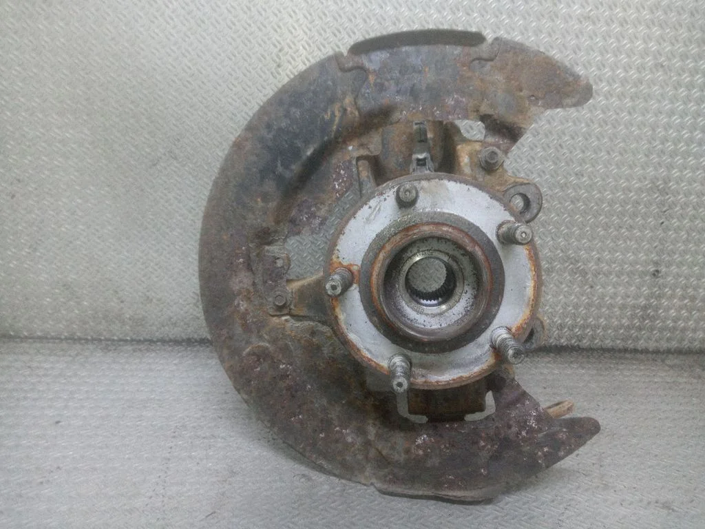 Front wheel hub spindle knuckle – Volvo C30 (2007-2010), right