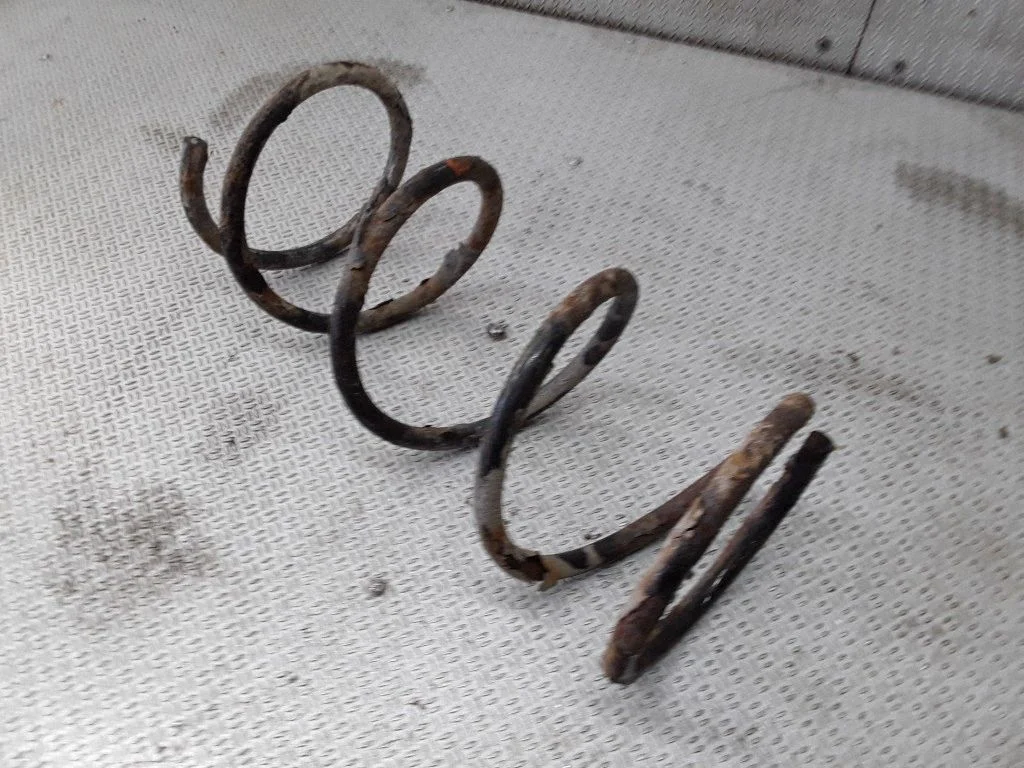 Front coil spring – Toyota Avensis T250 (2003-2006)