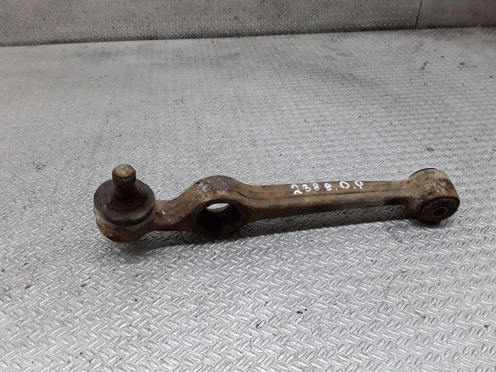 Front control arm – Daihatsu Move L900 (1998-2002)