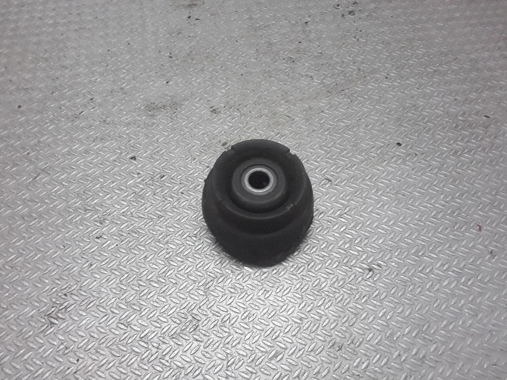 Front coil spring rubber mount – Volkswagen Golf IV (1998-2005)
