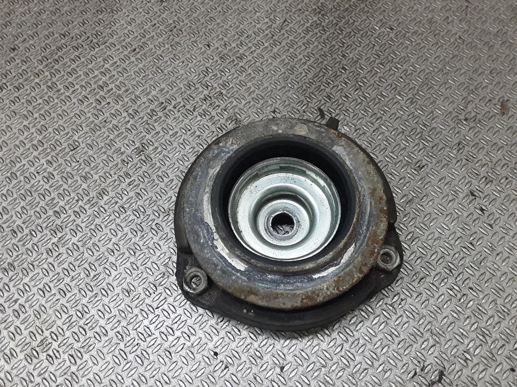 Front coil spring rubber mount – Volkswagen Golf IV (1998-2005)